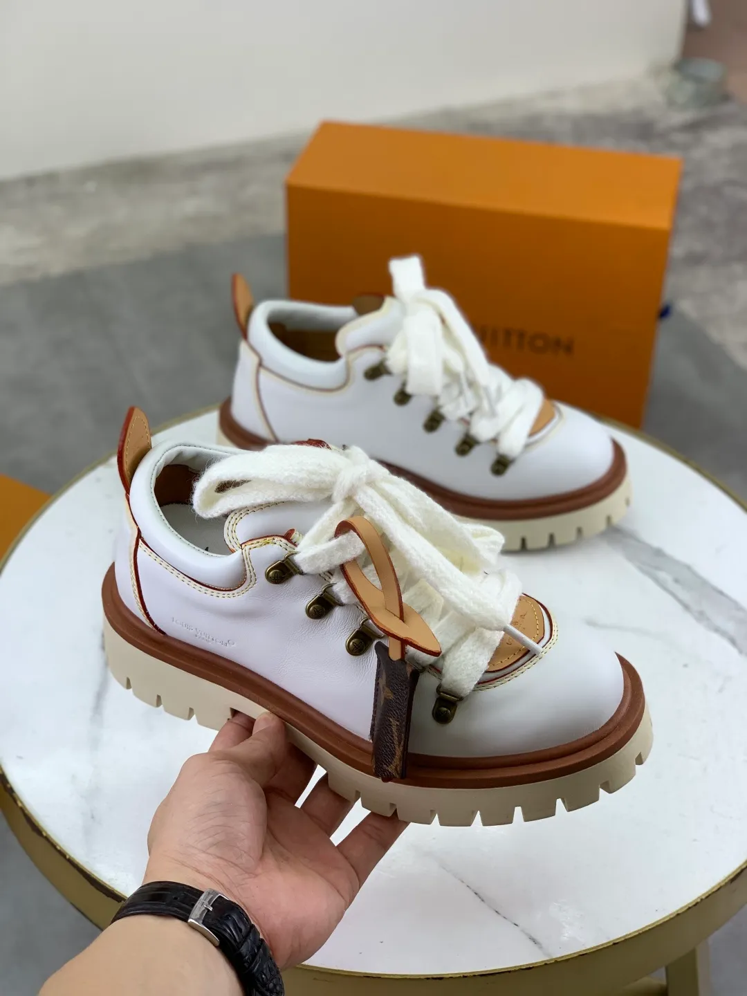 Men's shoes 💰P680 new LV | Louis Vuitton 🧡💚2025 autumn and winter new models, top version ⚠️ The counter features the latest LV REMIX lace-up mountaineering derby shoes, new hard goods 🆕 ❥BS purchasing level! Full of high-end feel! A popular model among bloggers at home and abroad, it’s retro and fashionable, and looks stunning on your feet! Mainly recommended models on the official website★ ━━━━━ ЅᏇєєt ━━━━━ ▪️Upper: top-grade first-layer cowhide ▪️Lining: imported sheepskin ▪️Outsole: original open-molded TPU non-slip outsole ▪️Sole height: 3.5cm ▪️Shoe size: Women 35-41 (41 customization is not returnable) Male 39-45 (46 customized, non-refundable)